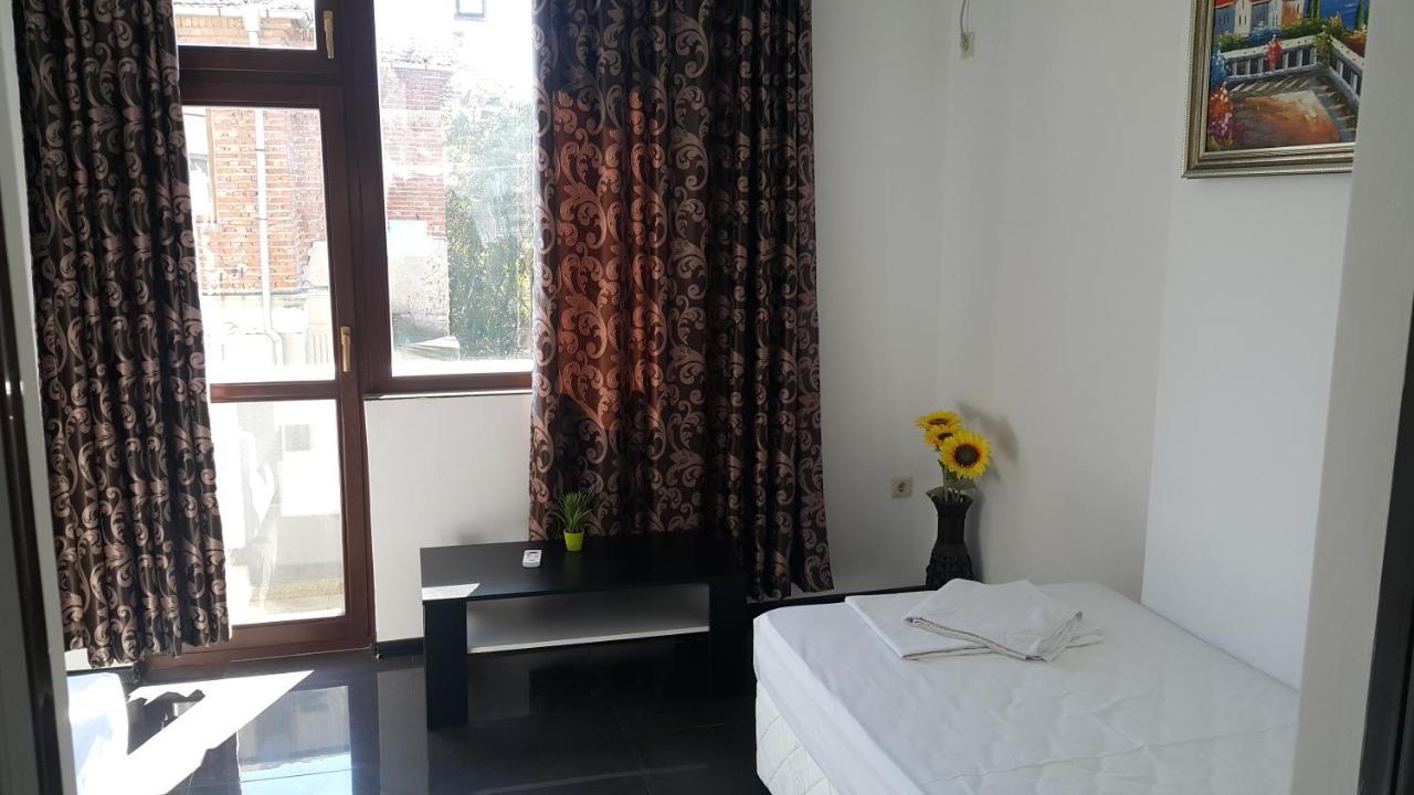 Central Beach Guest Rooms Burgas by Eksteriør bilde